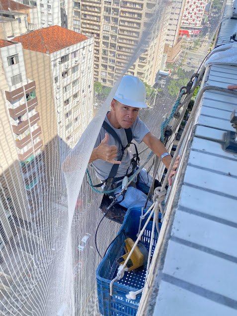 EPIs e EPCs para alpinismo industrial e confinamento